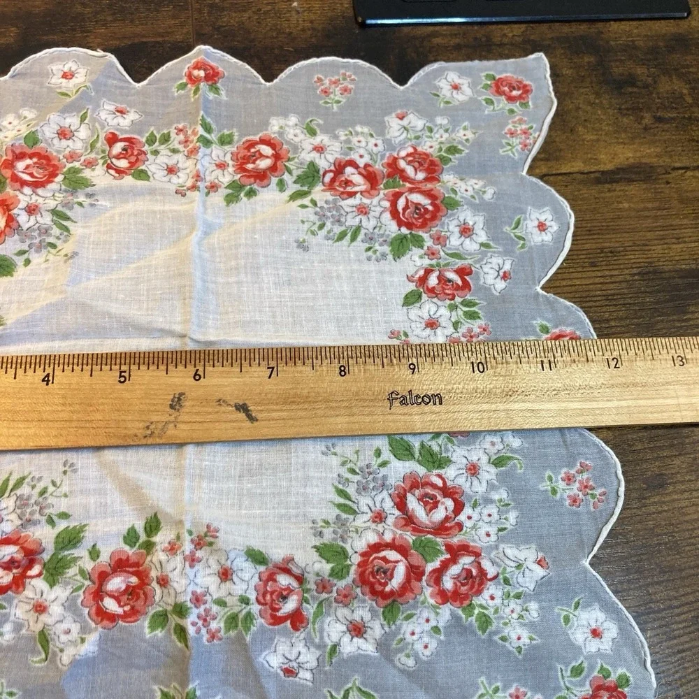 Vintage Floral Handkerchief‎ Scalloped Edge Red Roses Cottagecore Linen 12